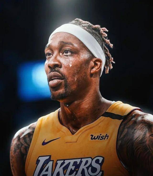 伊恩-赖特喷女足欧冠场地：让姑娘们在这样的球